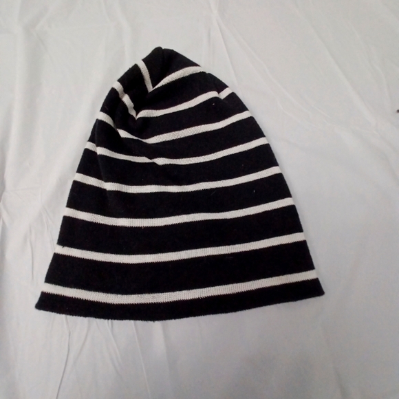 Claire's Beanie Hat one size - Picture 2 of 3